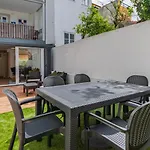 Daire Sunny Garden 2bdr By Lovelystay *