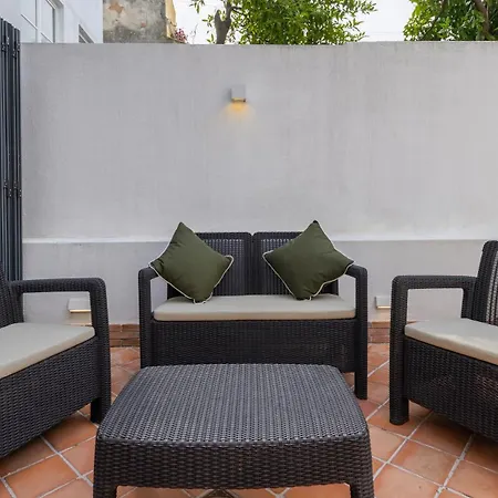 Sunny Garden 2bdr By Lovelystay Διαμέρισμα