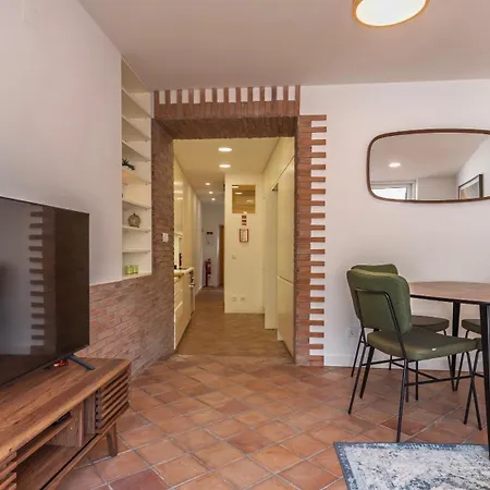 Διαμέρισμα Sunny Garden 2bdr By Lovelystay